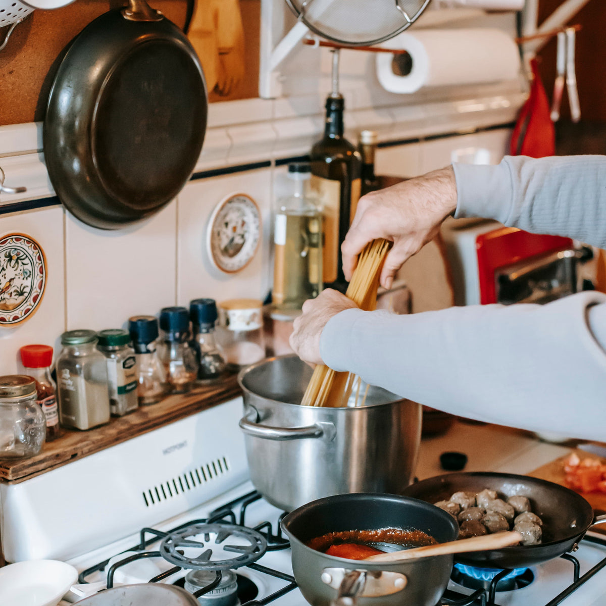 Kitchen & Dining